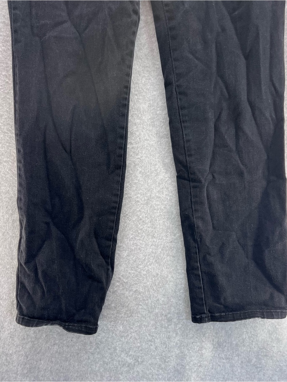 Gloria Vanderbilt Black Straight-Leg Jeans - Picture 2 of 11